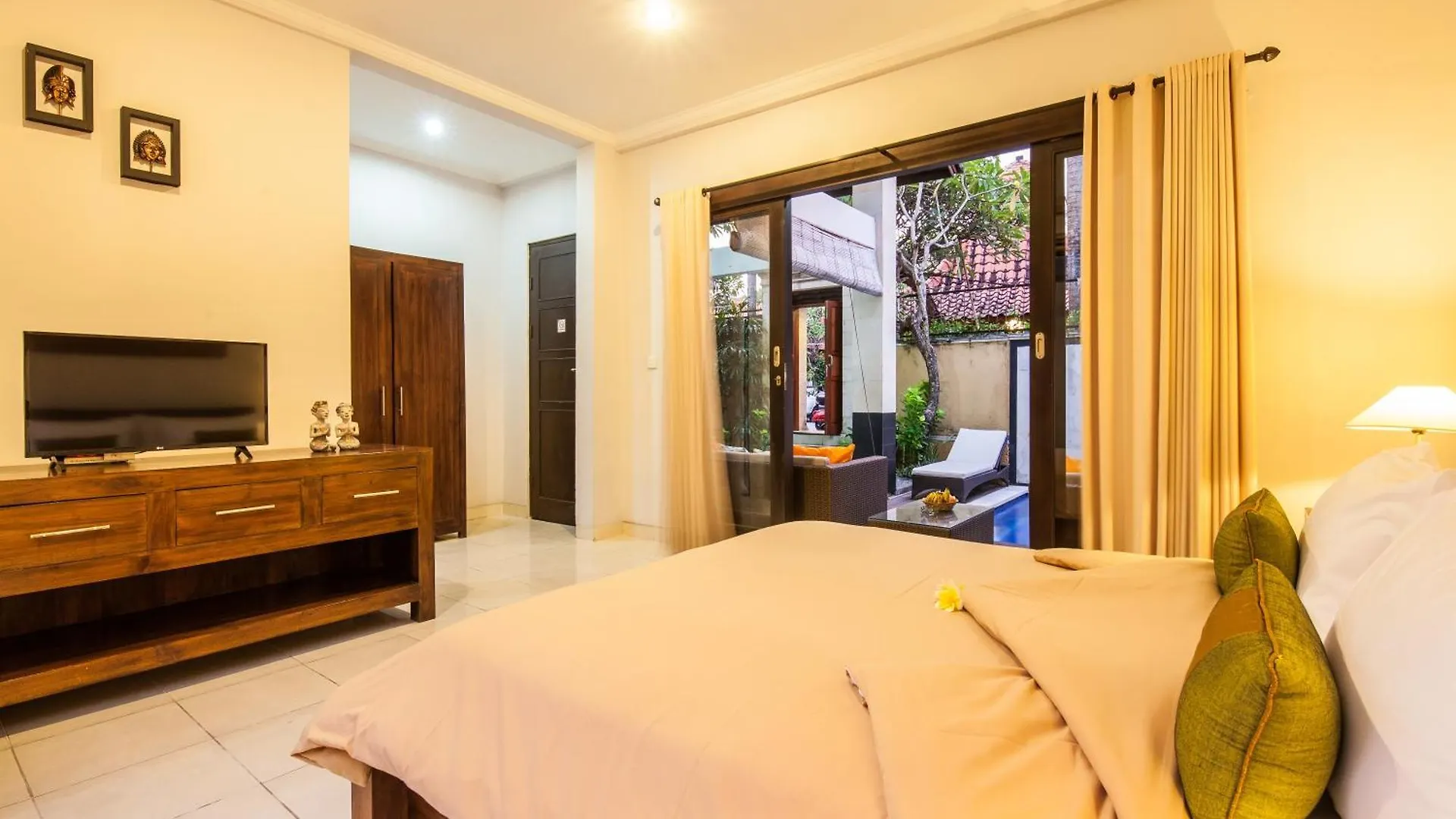 4-Br Private Pool Legian Villa, 5-Min Walk To Beach And Shops Seminyak  Villa Seminyak (Bali)
